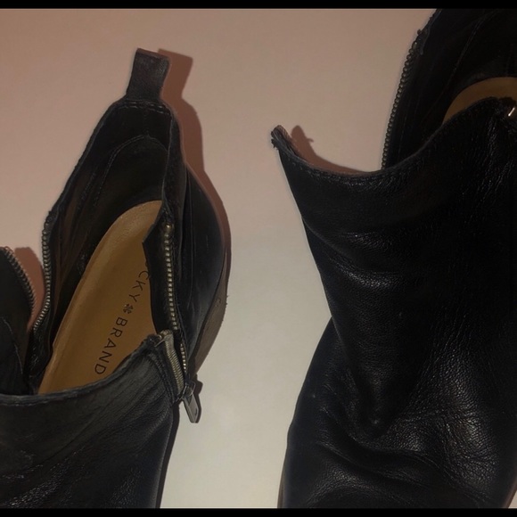 Lucky Basil Black Booties - Picture 5 of 8